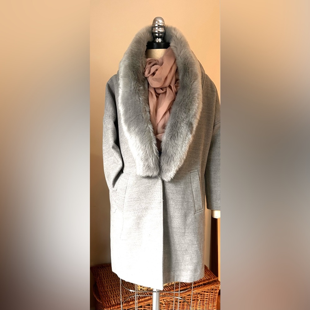 Ladies Gray Coat with Faux Collar XL